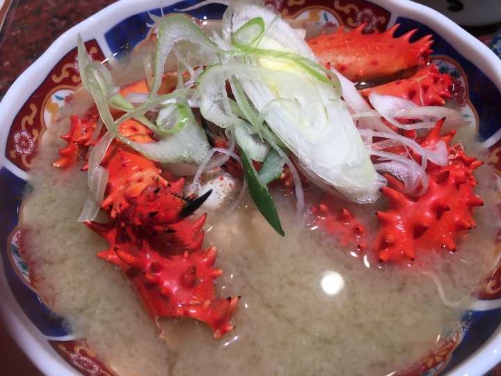 [食記] 根室花丸函館店，日本北海道平價高品質的美味迴轉壽司