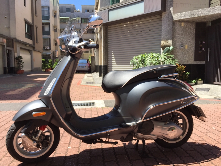 vespa 偉士牌 坐墊擠壓 鎖頭 彈出 解決方法 (希望幫助遇到同樣問題的人) 台南的朋友參考