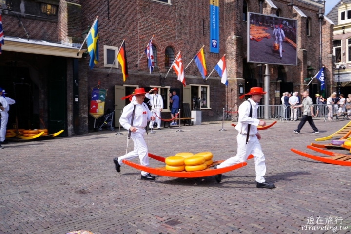 荷蘭｜Alkmaar 阿克馬起司市場‧小鎮參觀 (含交通)