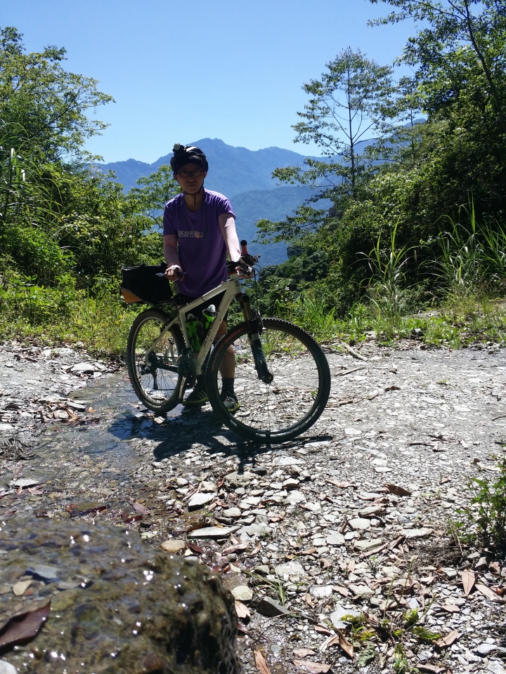 日月潭四兄妹 大尖山 登山車攻頂
