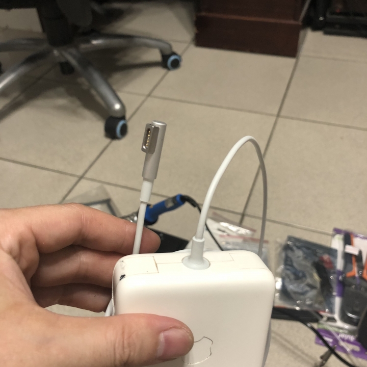 終於把這條破爛的電源線線換掉了!!