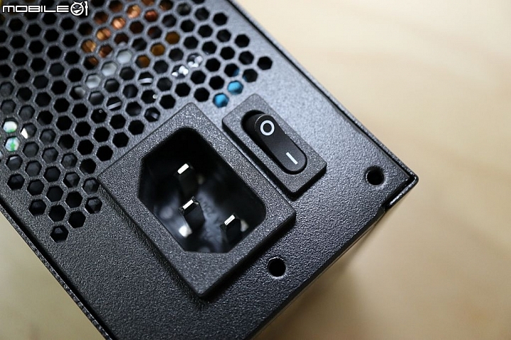 [開箱] 銀欣 SX650-G 體積小巧 SFX 高瓦數金牌新頂峰