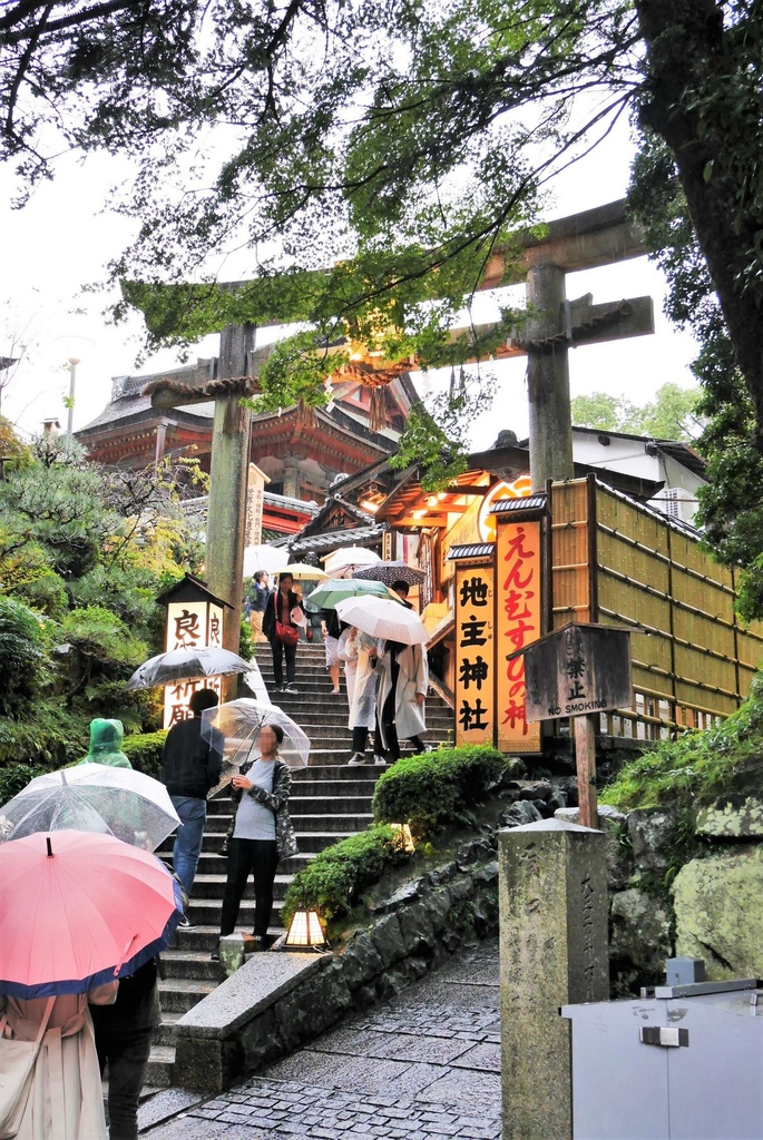 【日本京都 | 景點】漫步經典古都一日遊▹伏見稻荷大社 | 清水寺 | 地主神社 | 二三年坂 | 高台寺