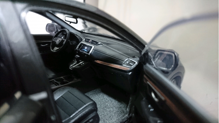 1/18 Honda CRV5代 深鈦灰 台版開箱