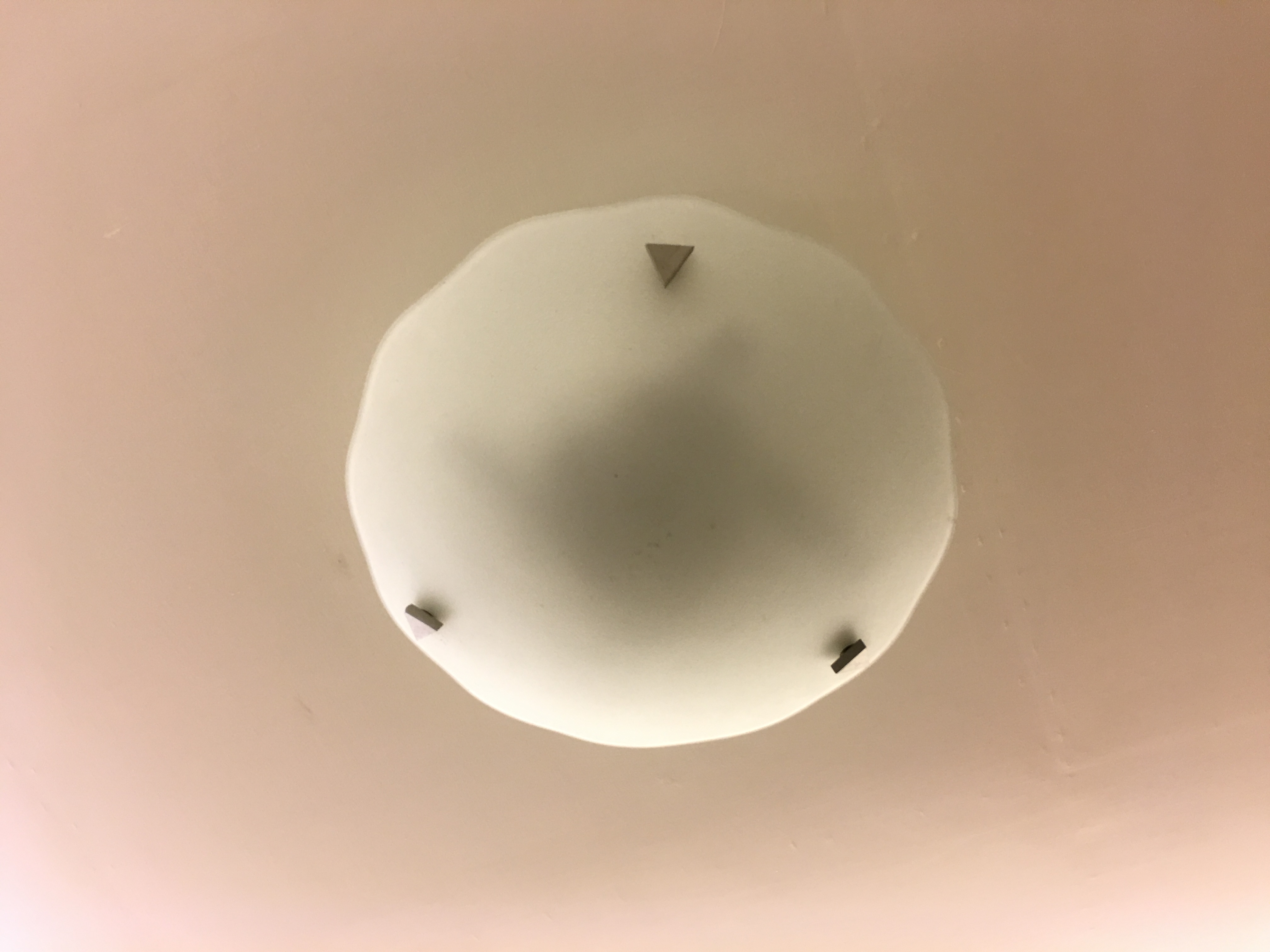 想請益燈泡（具）的拆換，謝謝！