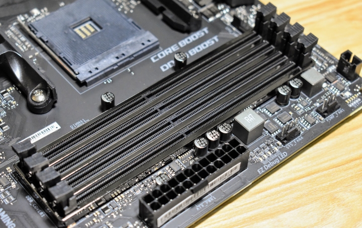 MSI 抱抱龍 X470 GAMING M7 AC 輕開箱 - 超頻輕測試