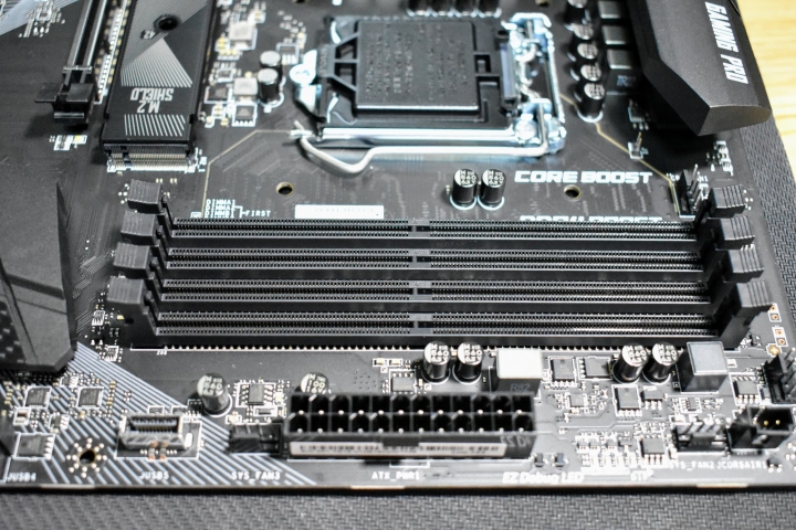 MSI H370 GAMING PRO CARBON 抱抱龍 電競主機板 輕開箱~