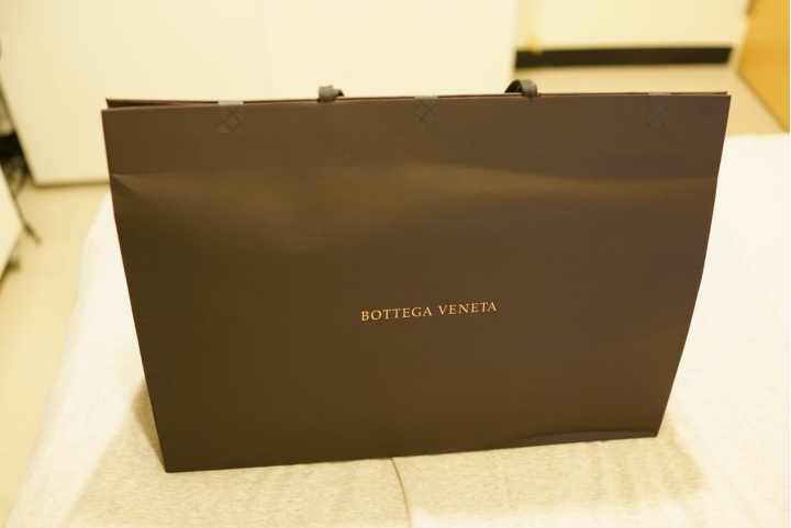 Bottega Veneta 黑色漸層編織背包開箱