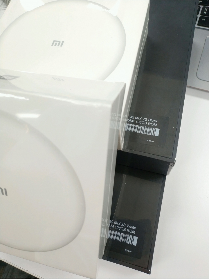 Mix2s + 無線充電器 到貨