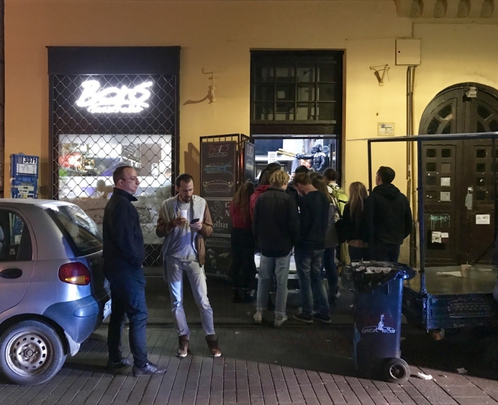 【Hungary.走跳】從猶太區煙草街會堂出發!塗鴉、古著、美食之巷弄趣遊