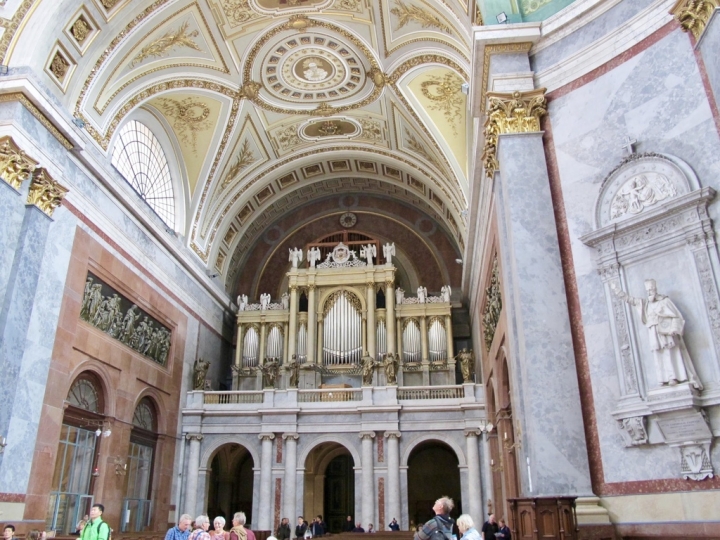 【Hungary.走跳】布達佩斯近郊一日三小鎮旅行(一)斯匈邊境 Esztergom