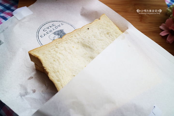 【中和美食】『EVERYDAY CAFE 』近永安市場站/手作吐司/排隊美食/大推國王夜總匯.洋蔥鮪魚蛋.每日肉蛋吐司