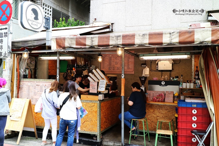 【中和美食】『EVERYDAY CAFE 』近永安市場站/手作吐司/排隊美食/大推國王夜總匯.洋蔥鮪魚蛋.每日肉蛋吐司