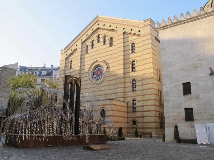 【Hungary.走跳】從猶太區煙草街會堂出發!塗鴉、古著、美食之巷弄趣遊