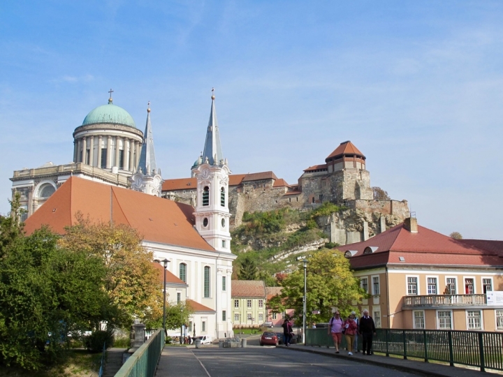 【Hungary．走跳】布達佩斯近郊一日三小鎮旅行(一)斯匈邊境 Esztergom