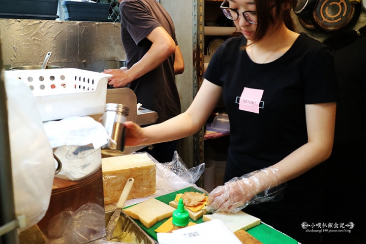 【中和美食】『EVERYDAY CAFE 』近永安市場站/手作吐司/排隊美食/大推國王夜總匯.洋蔥鮪魚蛋.每日肉蛋吐司