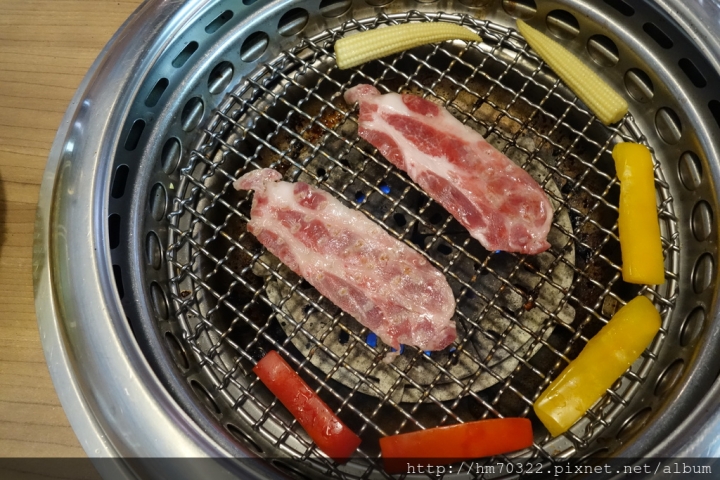 『台中美食』- 西屯區太原路一段.雲火日式燒肉餐廳 / 台中西屯 / 和牛燒烤 / 逢甲夜市 / 母親節