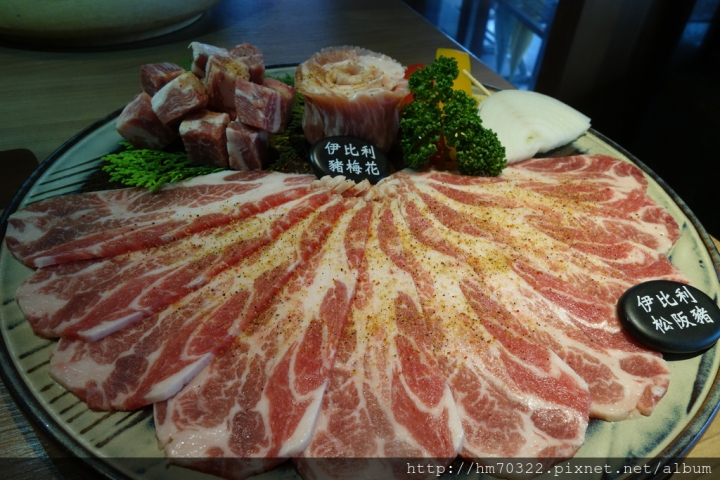 『台中美食』- 西屯區太原路一段.雲火日式燒肉餐廳 / 台中西屯 / 和牛燒烤 / 逢甲夜市 / 母親節