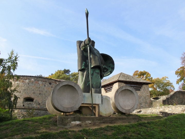 【Hungary．走跳】布達佩斯近郊一日三小鎮旅行(一)斯匈邊境 Esztergom