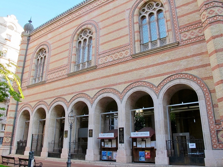 【Hungary.走跳】從猶太區煙草街會堂出發!塗鴉、古著、美食之巷弄趣遊