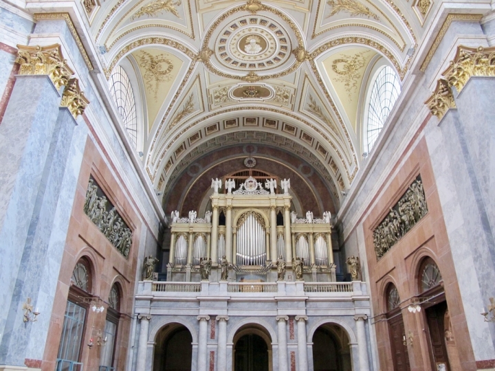 【Hungary.走跳】布達佩斯近郊一日三小鎮旅行(一)斯匈邊境 Esztergom