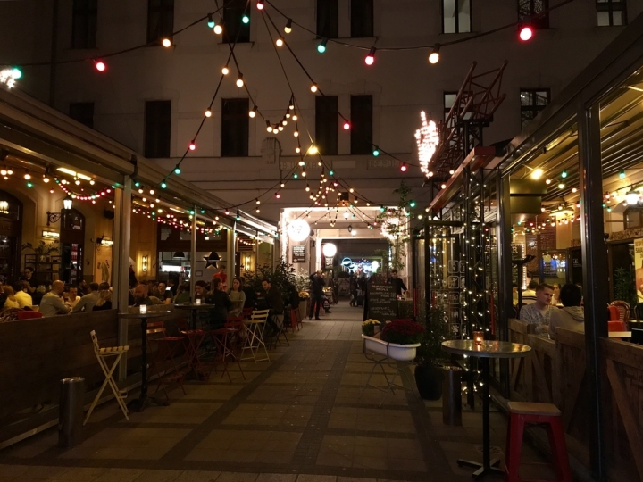 【Hungary.走跳】從猶太區煙草街會堂出發!塗鴉、古著、美食之巷弄趣遊
