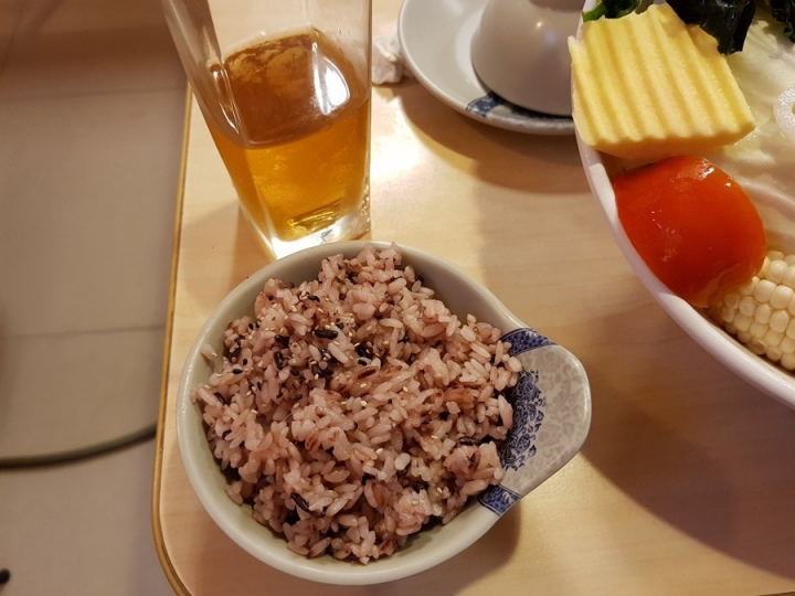 [火鍋]苗栗竹南鄉宴健康養生涮涮鍋~歐洲巴克夏豬五花火鍋食記~食材很不錯~ CP值高! 小精緻~