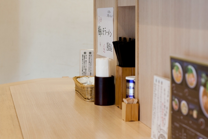 【美食。食記】東京 日暮里 快感冒了?那麼來喝一碗流流汗吧 めん処羽鳥 拉麵 薑 雞湯 推薦