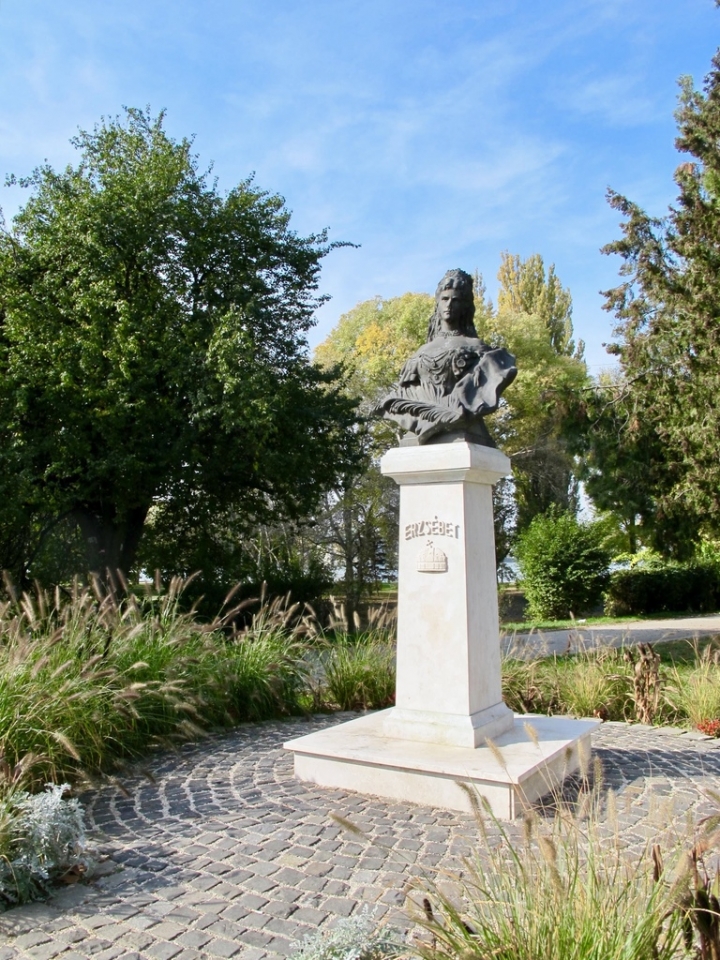 【Hungary.走跳】布達佩斯近郊一日三小鎮旅行(一)斯匈邊境 Esztergom