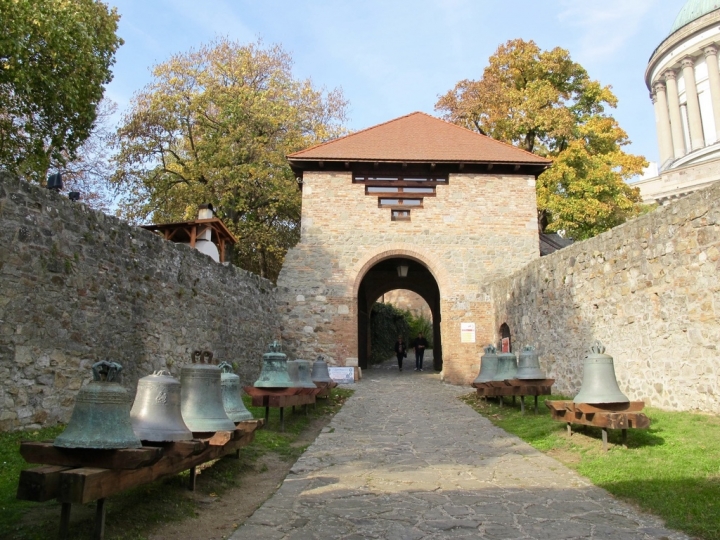 【Hungary．走跳】布達佩斯近郊一日三小鎮旅行(一)斯匈邊境 Esztergom