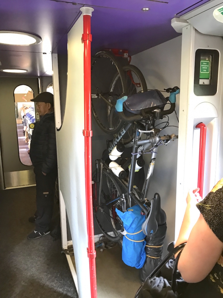 帶小折出國！自製攜車袋+收納束帶
