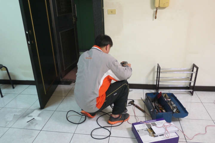 新家裝潢換了電子鎖~維夫拉克電子鎖開箱文分享