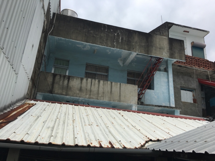 關於搭鐵皮牆壁 c型鋼結構