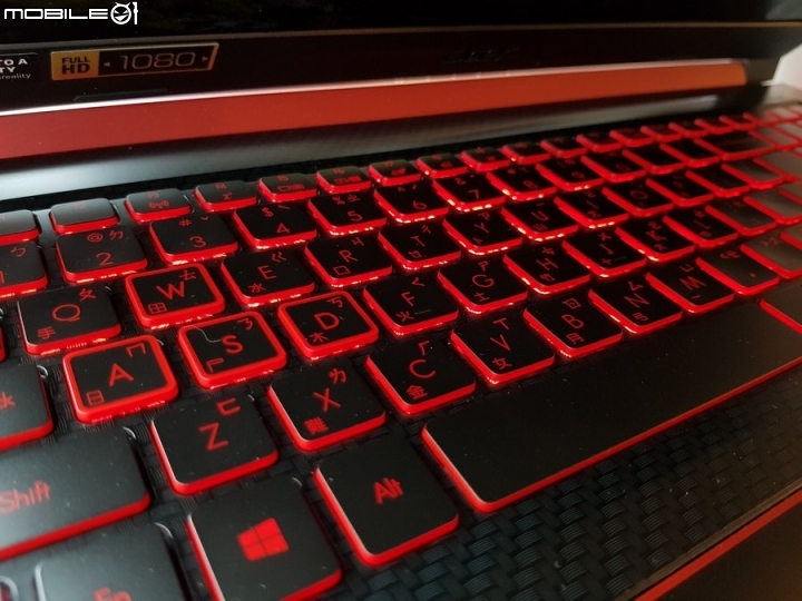 Acer Nitro 5偽碳纖維類電競筆電