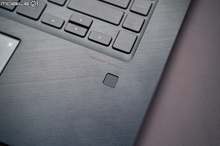 獨創 ScreenPad 智慧裝置 讓 ASUS ZenBook Pro 系列除話題外更具實用性！