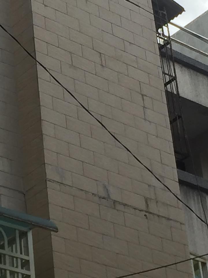 想請教板上專業的大大 外牆防水 這樣可以要保固嗎?