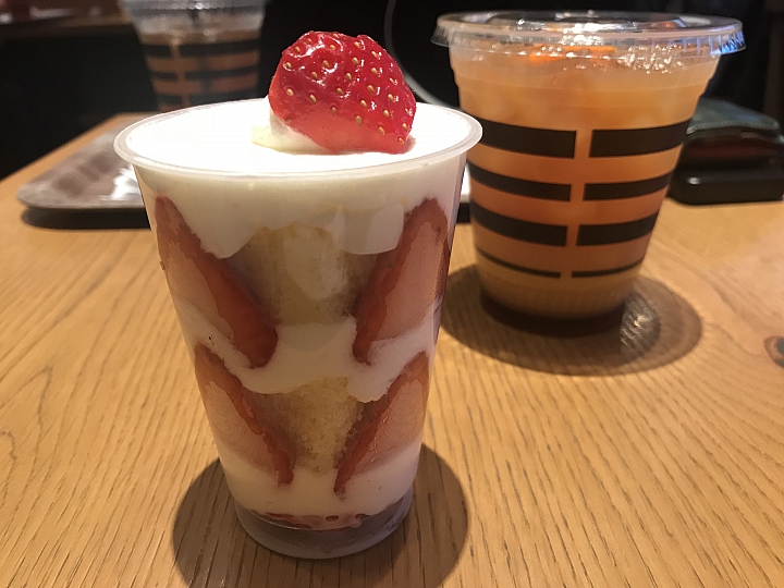 超可愛的杯子草莓蛋糕！到時尚的惠比壽享受個下午茶~