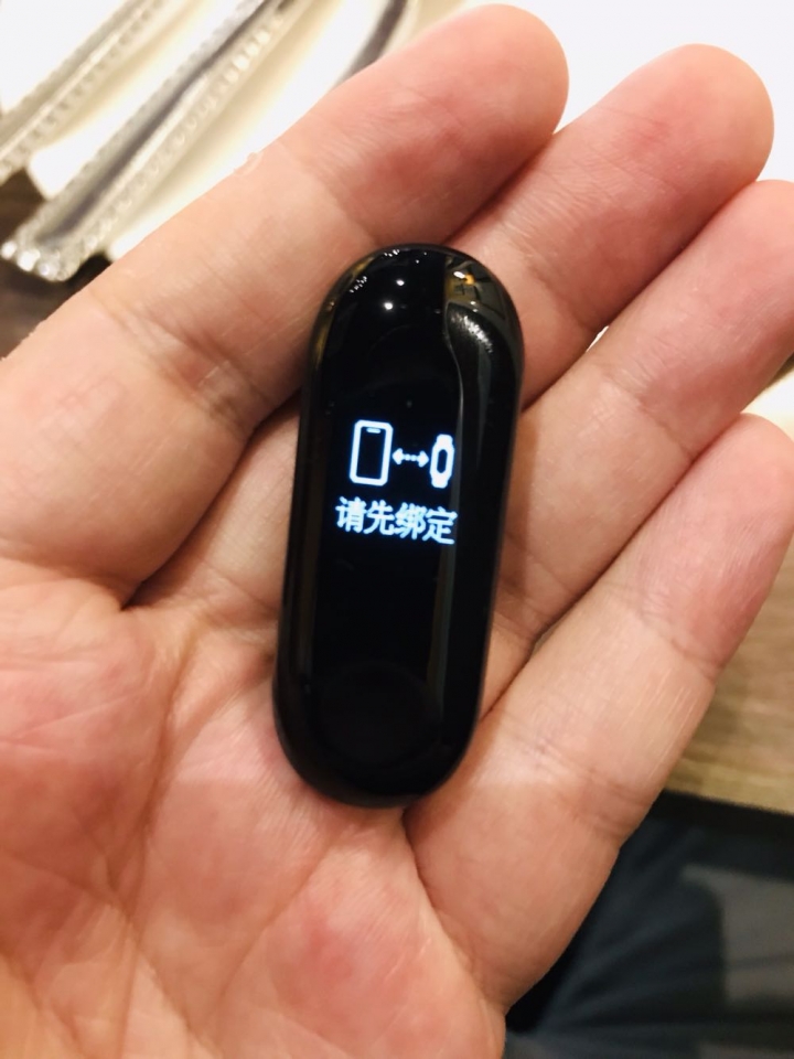 拿到第一批小米手環3 （更新：陸版手環更新後變繁體中文）