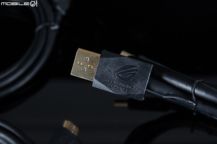 華碩ASUS ROG SWIFT PG27UQ電競顯示器試用  G-Sync HDR加上滿滿信仰燈