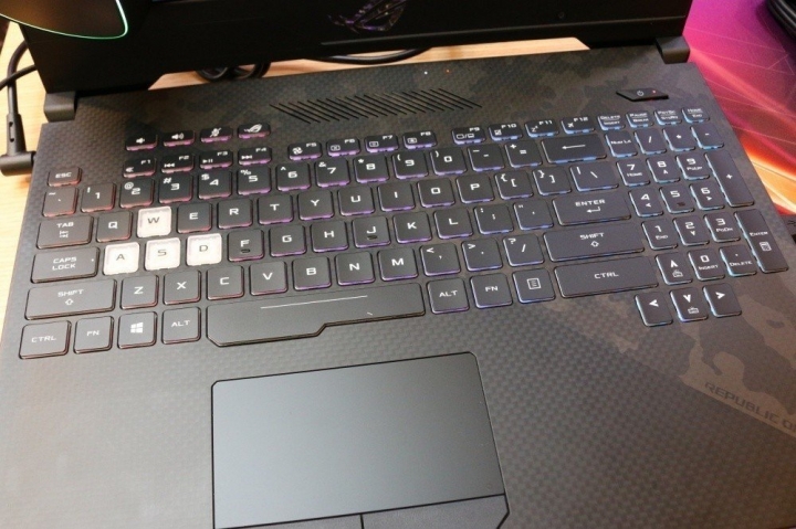 華碩更新Strix Hero II、Scar II兩款不同使用取向電競筆電