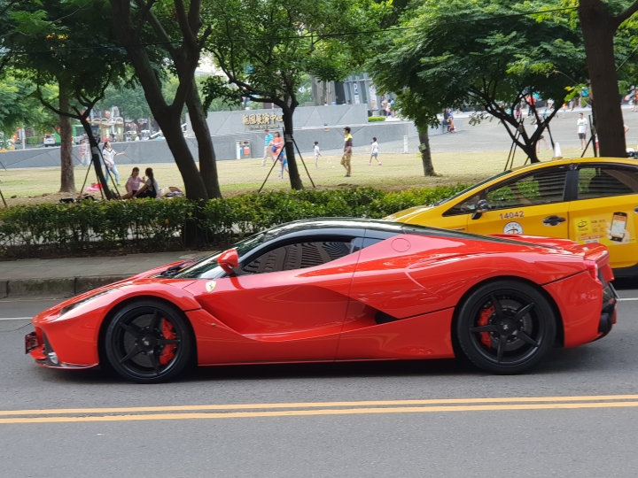 今天一大堆稀有跑車出現在桃園