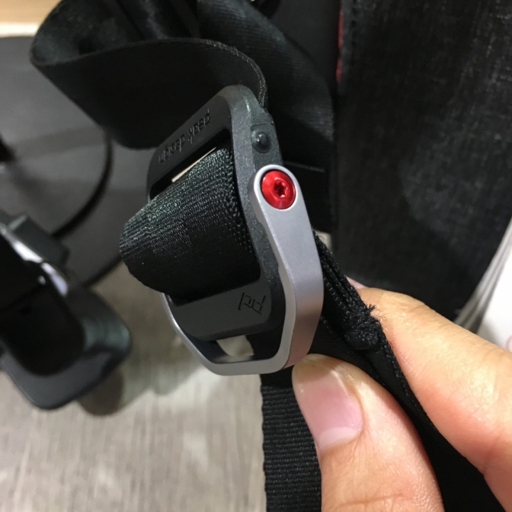 有買過Capture Peak design的相機背帶和魔術行者攝影包的請問一下