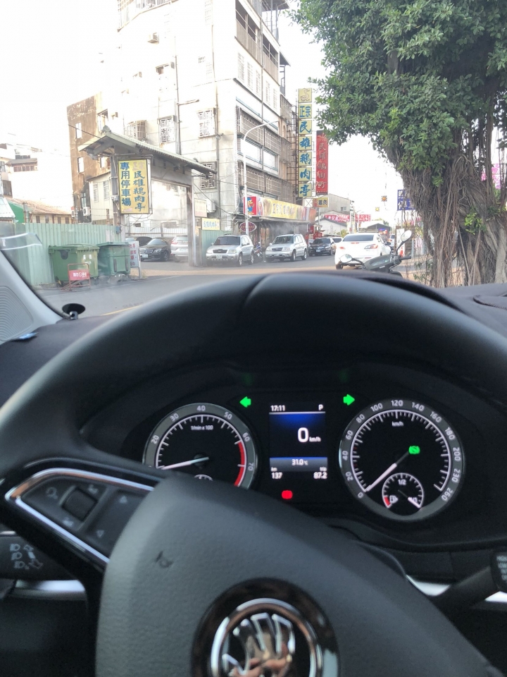 KAROQ小白熊開箱,Peugeot 206感恩謝獅宴