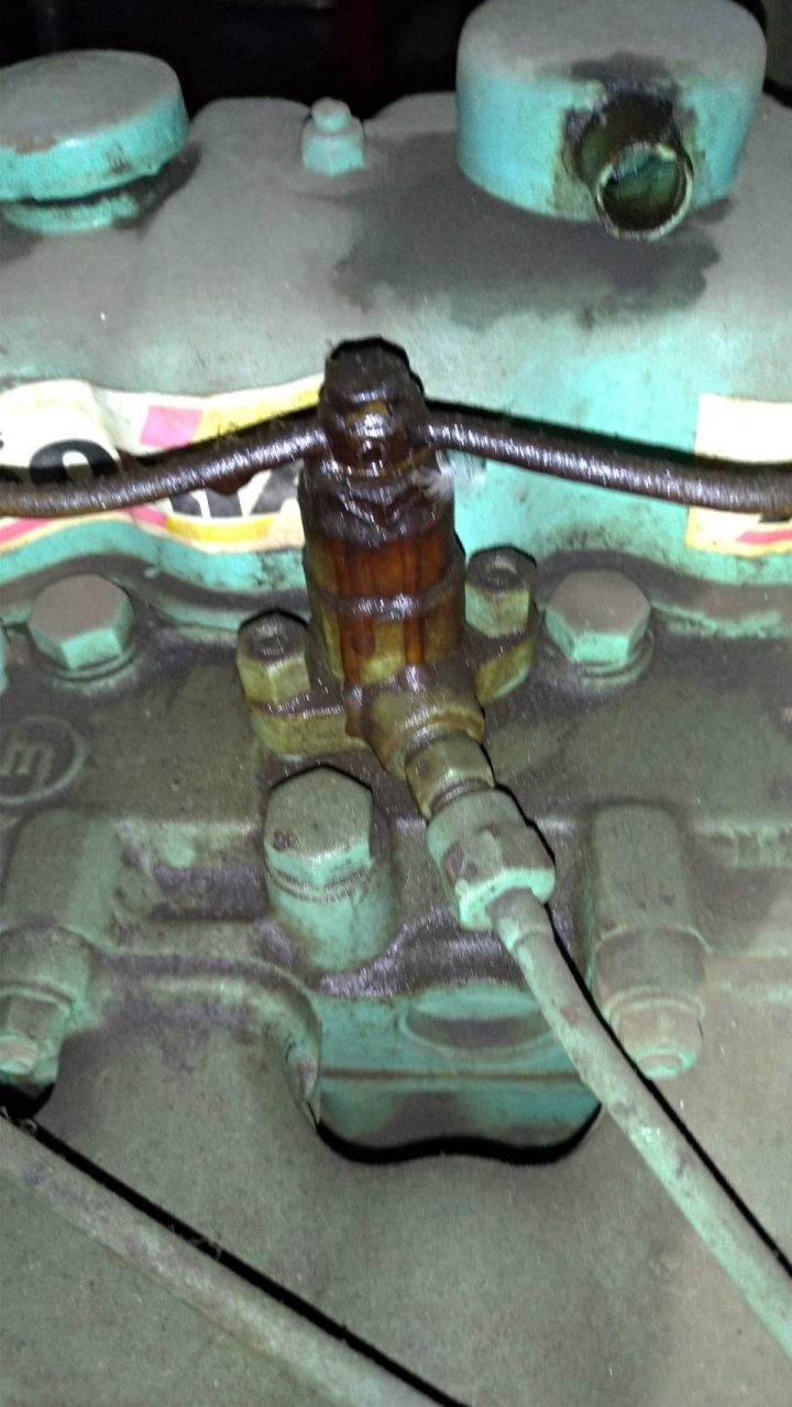 發電機引擎噴油？