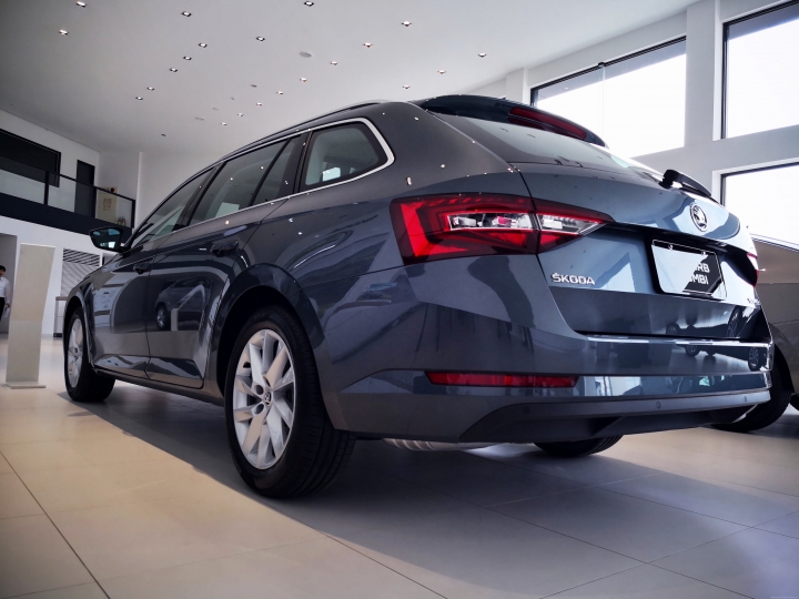 到彰化花壇Škoda新車展示中心看車~