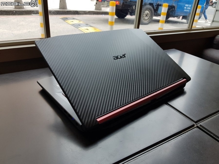 Acer Nitro 5偽碳纖維類電競筆電
