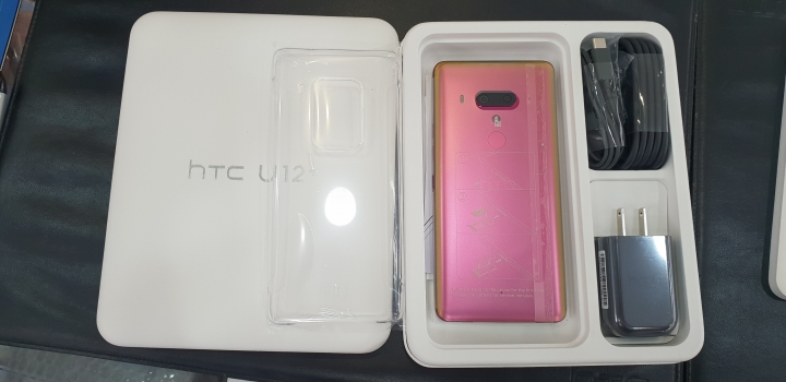 已取貨 U12+紅色(為什麼那麼多人要說htc不好)