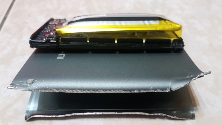 小米行動電源10000QC3.0高配版膨脹問題