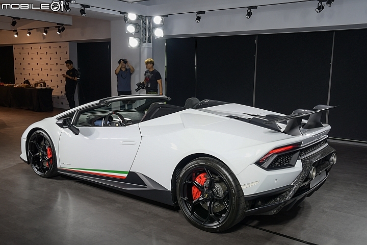 【採訪】Lamborghini Huracan Performante Spyder極速性能與風並存，首次在台公開亮相