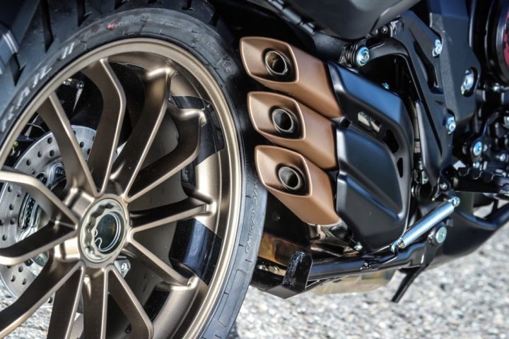 MV Agusta Turismo Veloce 800 Lusso SCS 迷人三缸引擎 MV Agusta Turismo Veloce 800 Lusso SCS 迷人三缸引擎